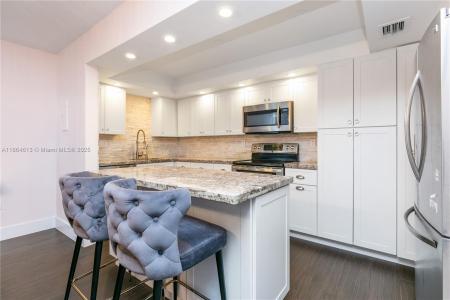 20291 NE 30th Ave PH-10, Aventura, Florida 33180, USA