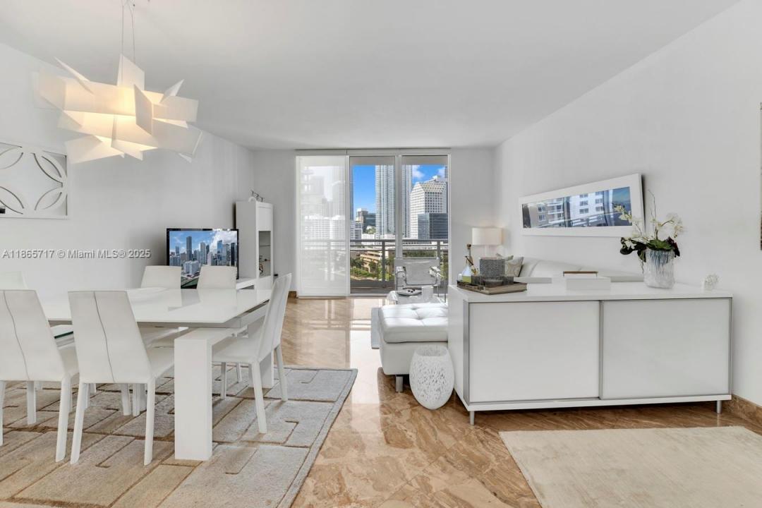 901 Brickell Key Blvd 1409, Miami, Florida 33131, Stati Uniti