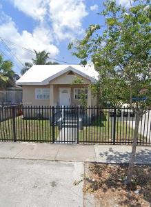 2844 NW 22nd Ct, Miami, Florida 33142, USA