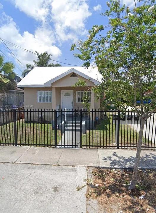 2844 NW 22nd Ct, Miami, Florida 33142, USA