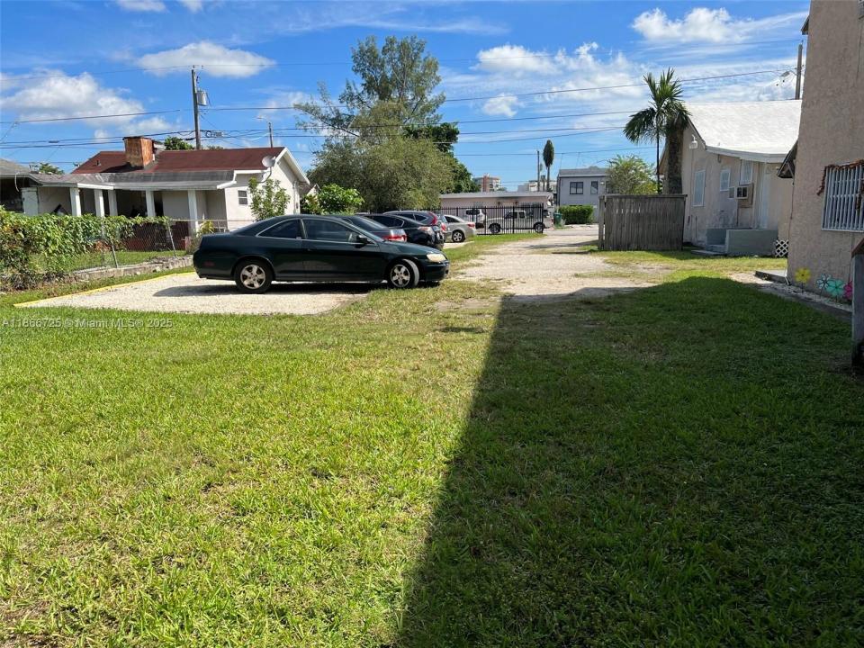 2844 NW 22nd Ct, Miami, Florida 33142, USA
