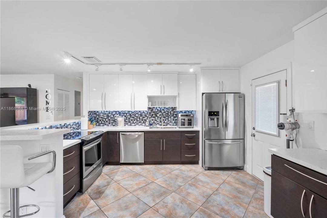 681 NE 34th St, Oakland Park, Флорида 33334, Соединенные Штаты
