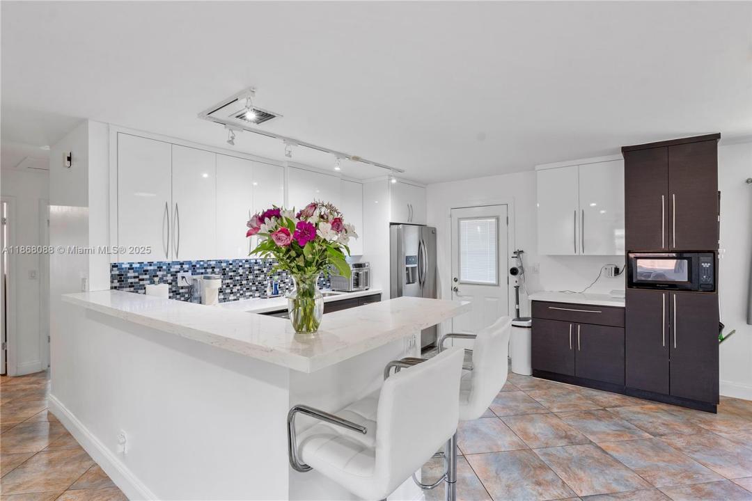 681 NE 34th St, Oakland Park, Флорида 33334, Соединенные Штаты