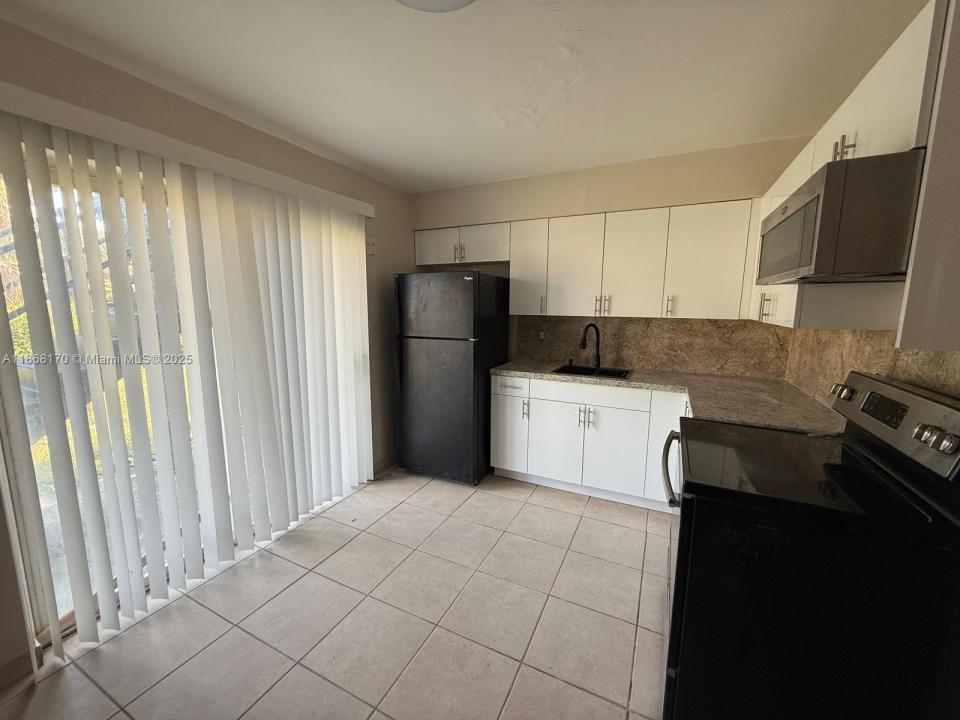 237 W Blue Heron Blvd 1, Riviera Beach, Florida 33404, Estados Unidos