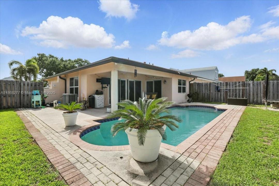 5874 SW 97th Ter, Cooper City, Floryda 33328, USA