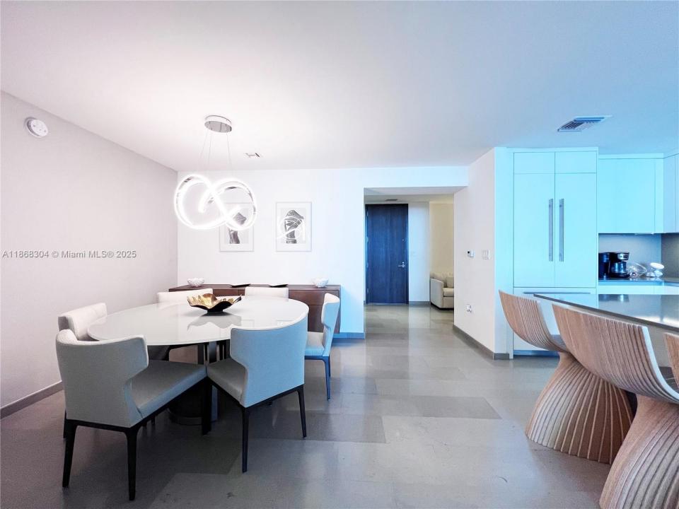 68 SE 6th St 1003, Miami, Florida 33131, USA