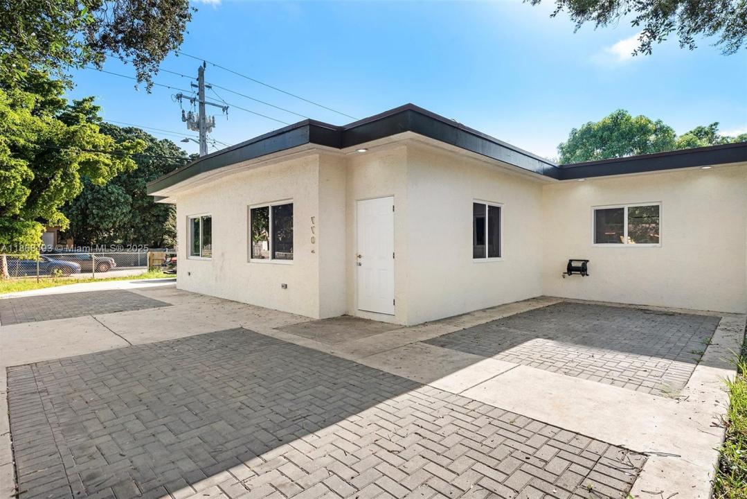 7703 NW 3rd Ave 7703, Miami, Floryda 33150, USA