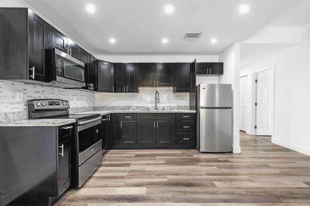 7703 NW 3rd Ave 7703, Miami, Floryda 33150, USA