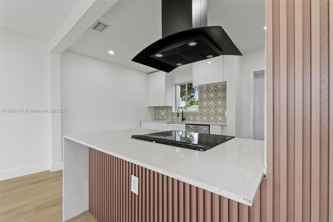 2941 NW 69th Ter, Miami, Floryda 33147, USA