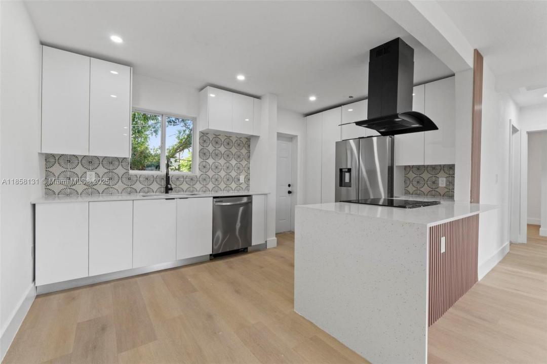2941 NW 69th Ter, Miami, Floryda 33147, USA