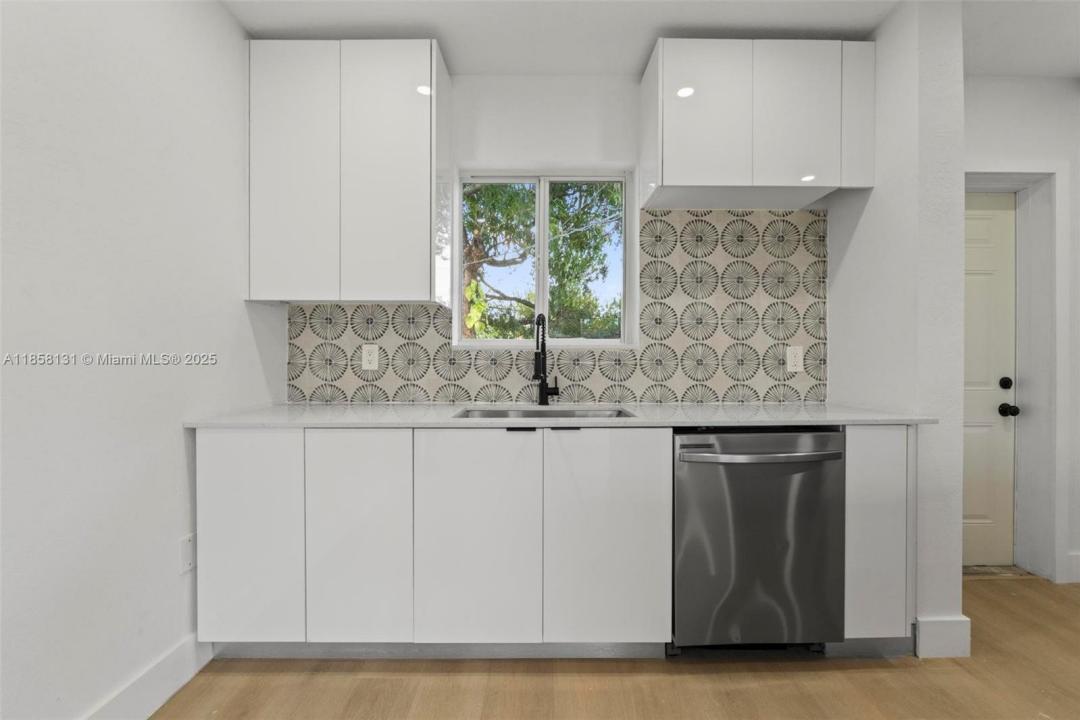 2941 NW 69th Ter, Miami, Floryda 33147, USA