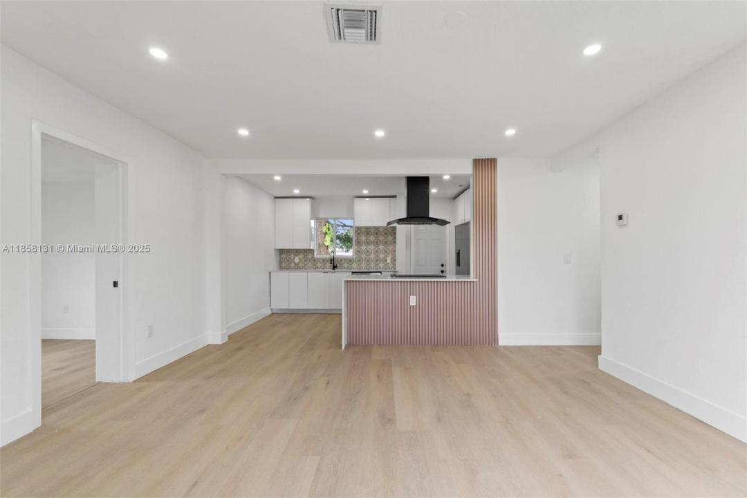 2941 NW 69th Ter, Miami, Floryda 33147, USA