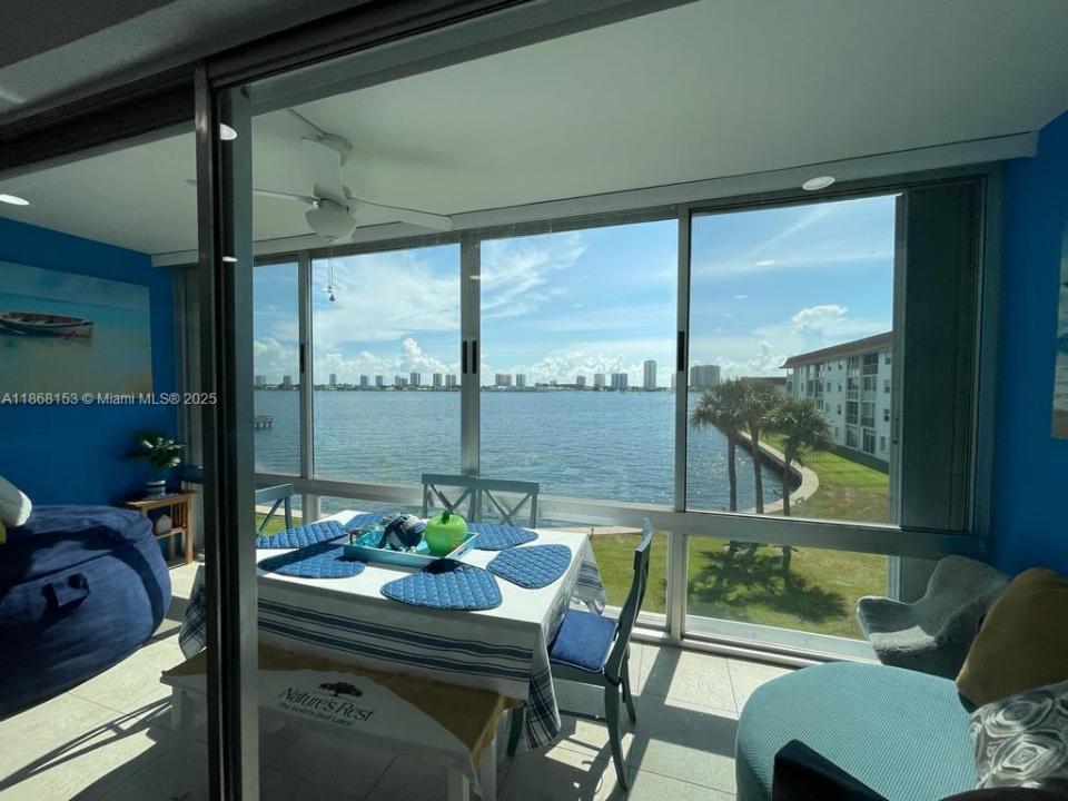 2936 Lake Shore Dr 306, Riviera Beach, Florida 33404