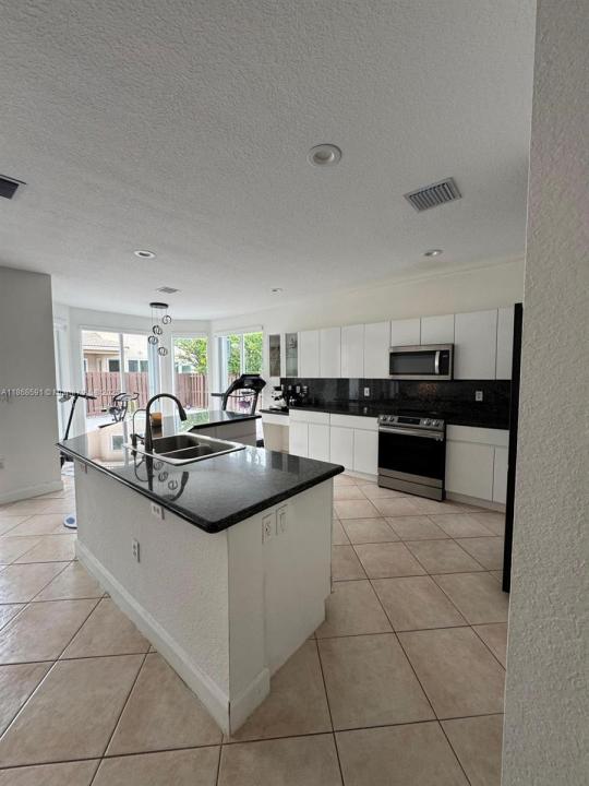 10873 NW 71st St, Doral, פלורידה 33178, ארצות הברית של אמריקה 