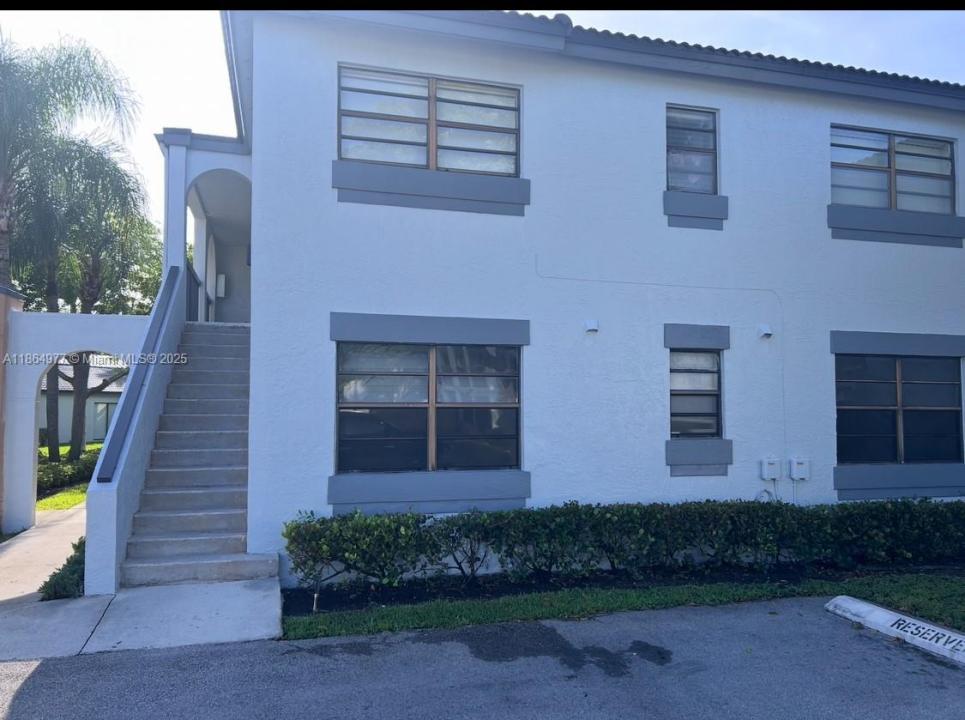18216 Mediterranean Blvd 4-19, Hialeah, Florida 33015, USA