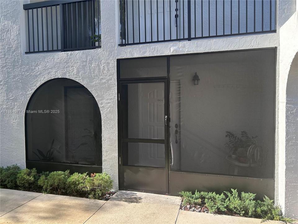 18216 Mediterranean Blvd 4-19, Hialeah, Florida 33015, USA