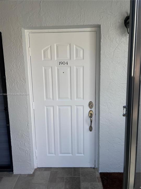 18216 Mediterranean Blvd 4-19, Hialeah, Florida 33015, USA