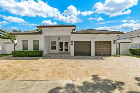 14813 NW 87th Pl, Miami Lakes, Florida 33018, USA
