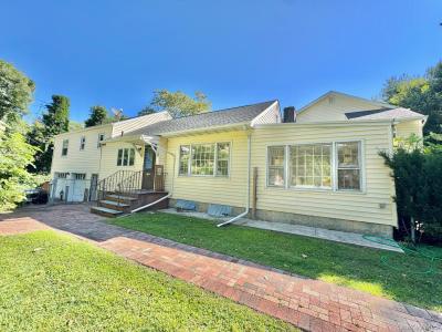 329 Deer Park Road, Huntington, New York 11746, USA