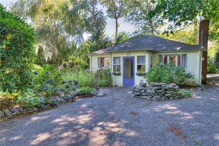 47 Wake Robin Trail, Narragansett, RI 02874, USA