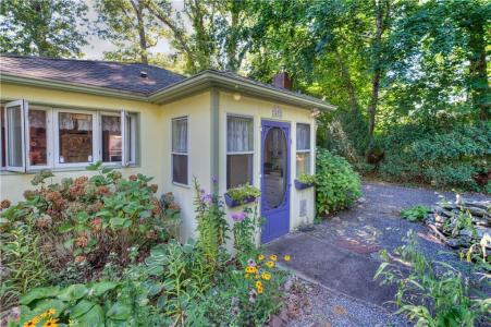 47 Wake Robin Trail, Narragansett, Rhode Island 02874