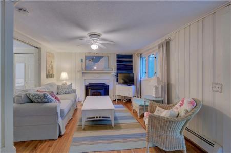 47 Wake Robin Trail, Narragansett, Rhode Island 02874