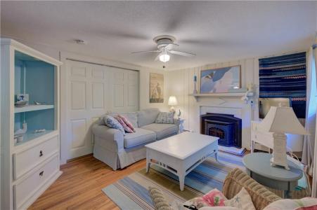47 Wake Robin Trail, Narragansett, Rhode Island 02874