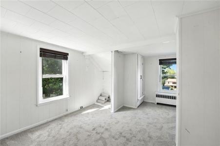 21 Summit Avenue, Tiverton, Rhode Island 02878, USA