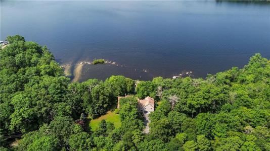 94 S Shore Road, Burrillville, Rhode Island 02859, États-Unis