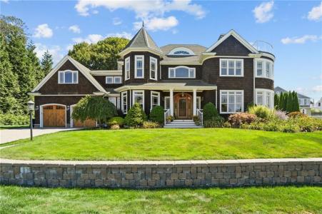 74 Bayberry Road, Narragansett, RI 02882, USA