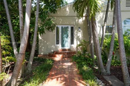 2280 SW 16th Ct 1, Miami, Florida 33145, USA
