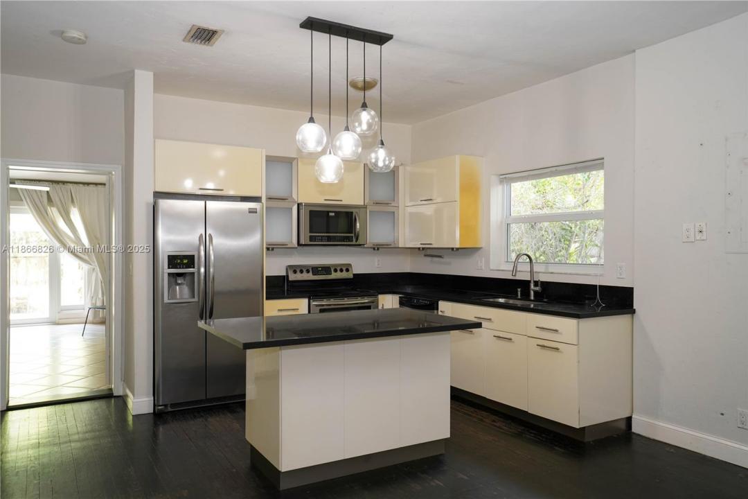 2280 SW 16th Ct 1, Miami, Floride 33145, États-Unis