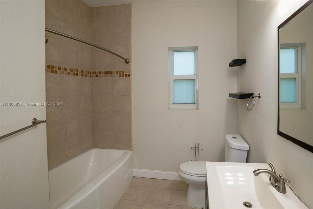 2280 SW 16th Ct 1, Miami, Floride 33145, États-Unis