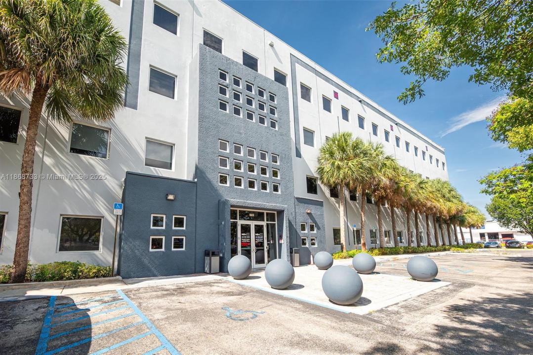 7791 NW 46th St 427 & 428, Doral, Флорида 33166, Соединенные Штаты