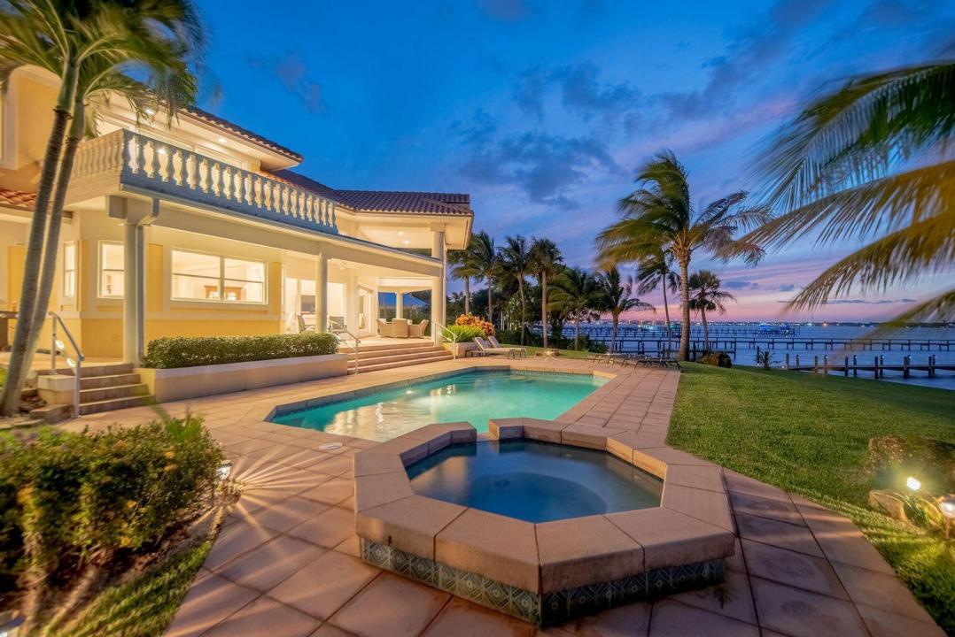 901 SE Riverside Drive, Stuart, Florida 34994