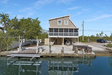 813 Hawksbill Ln, Sugarloaf, Florida 33042