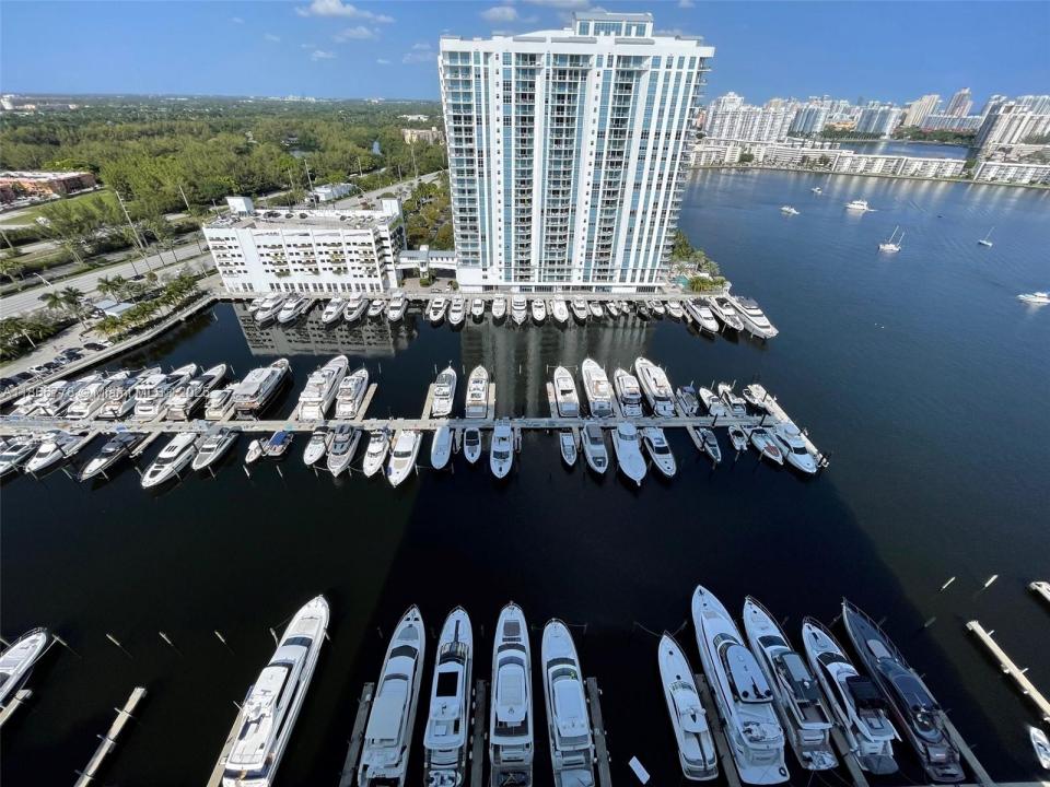17211 Biscayne Blvd BS-27, North Miami Beach, Florida 33160
