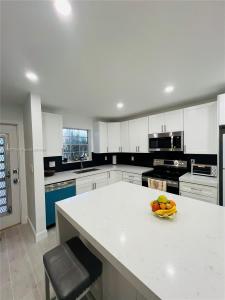 2200 NE 36th St 3, Lighthouse Point, Florida 33064, USA