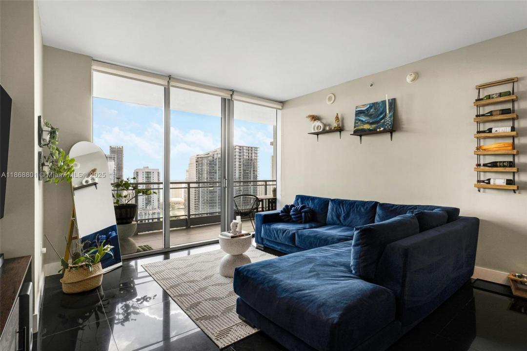 92 SW 3rd St 4312, Miami, Florida 33130, USA