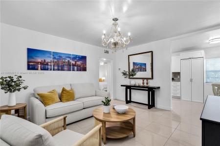 3 Navarre Ave 1, Coral Gables, Florida 33134, USA