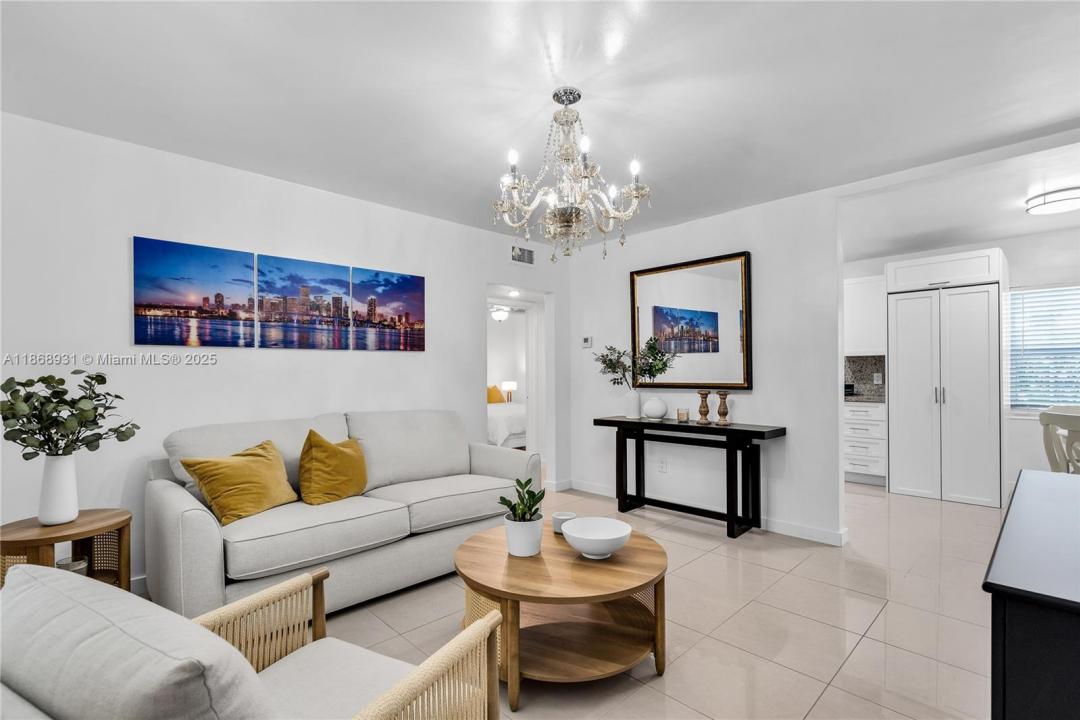 3 Navarre Ave 1, Coral Gables, Florida 33134, USA