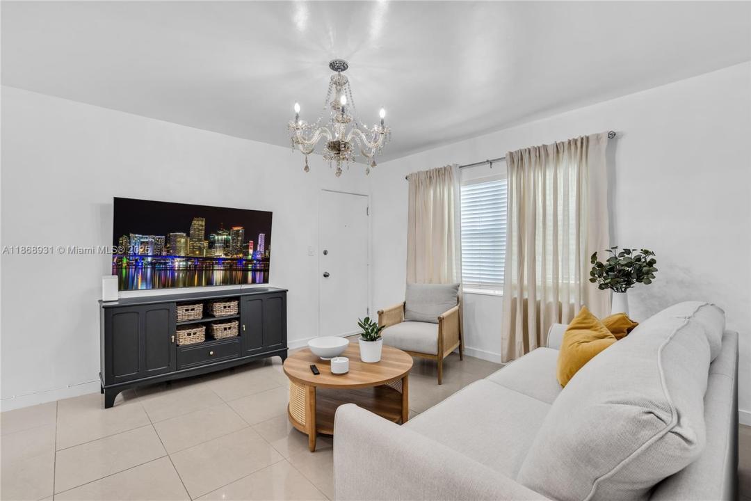 3 Navarre Ave 1, Coral Gables, Florida 33134, USA