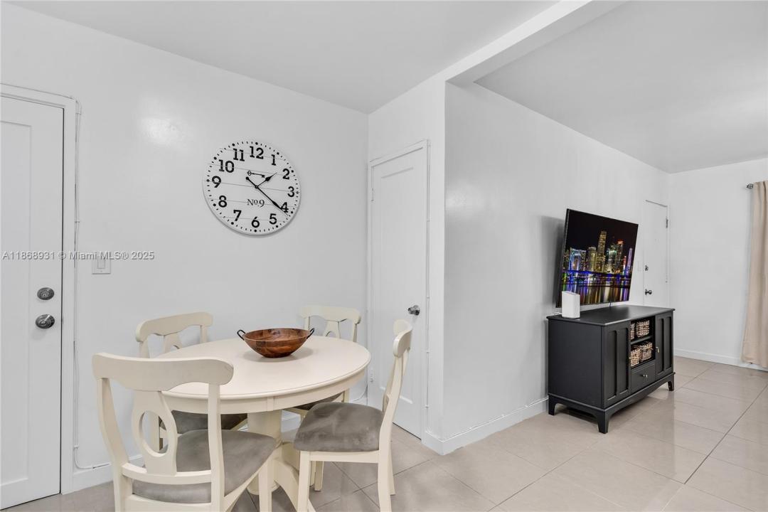 3 Navarre Ave 1, Coral Gables, Florida 33134, USA