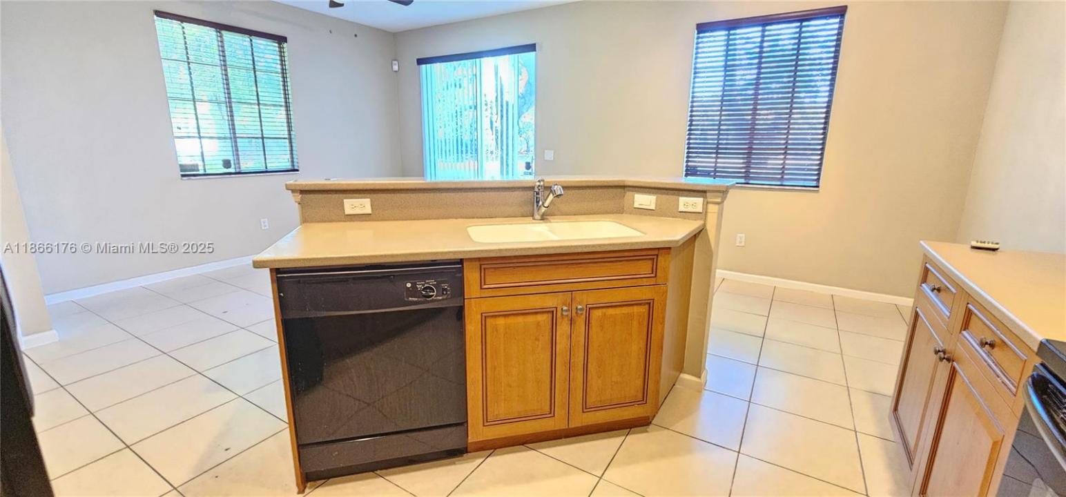 2014 Marsh Harbor Dr, Riviera Beach, Flórida 33404, Estados Unidos