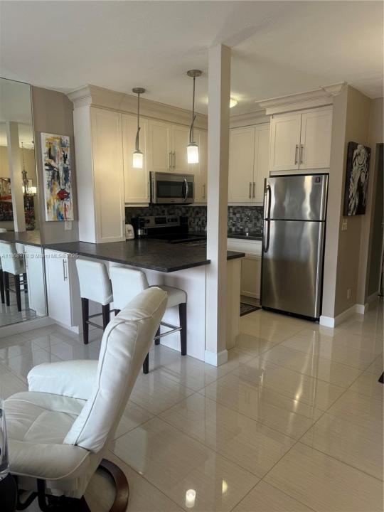 900 SW 11th Ave 8C, Hallandale Beach, Florida 33009