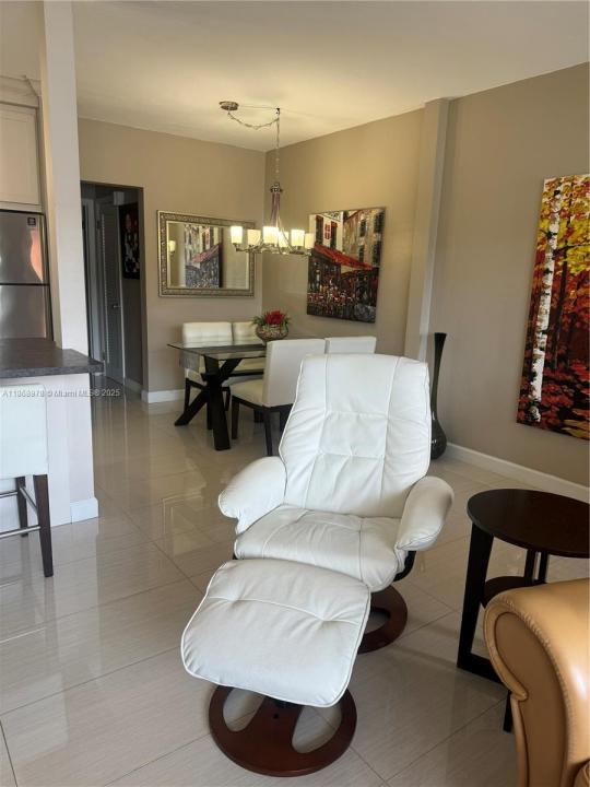 900 SW 11th Ave 8C, Hallandale Beach, Florida 33009