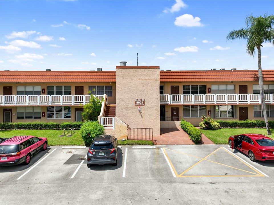 9021 Sunrise Lakes Blvd 211, Sunrise, Florida 33322