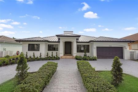 8560 NW 169th Ter, Miami Lakes, Florida 33016, USA