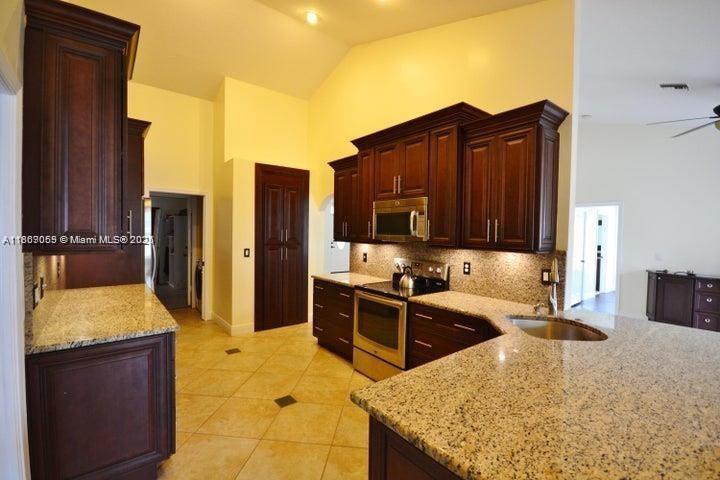 17569 N 89th Pl N, Loxahatchee, Florida 33470