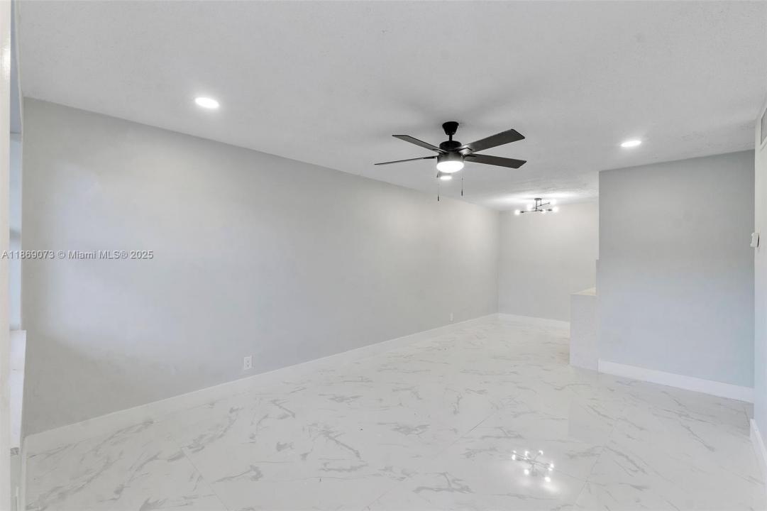 5305 nw 18th cvt 5305, Lauderhill, Florida 33313